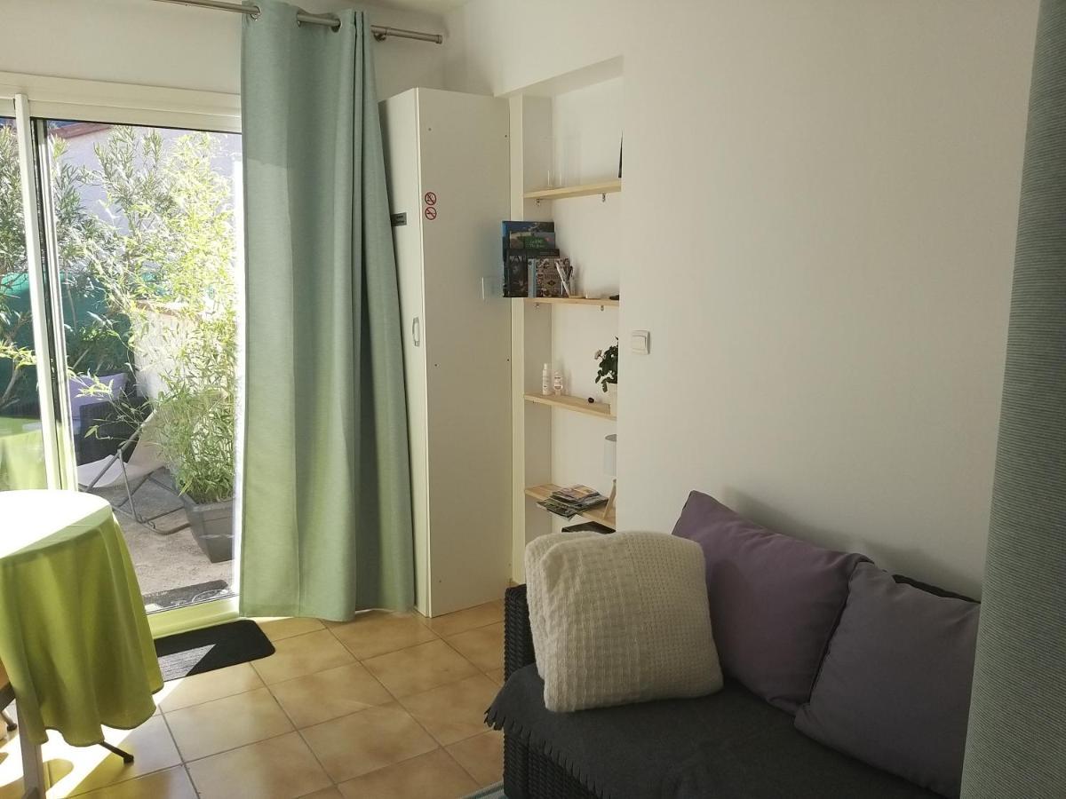 アルルRez De Jardin Cosy Avec Terrasse Fleurieアパートメント エクステリア 写真
