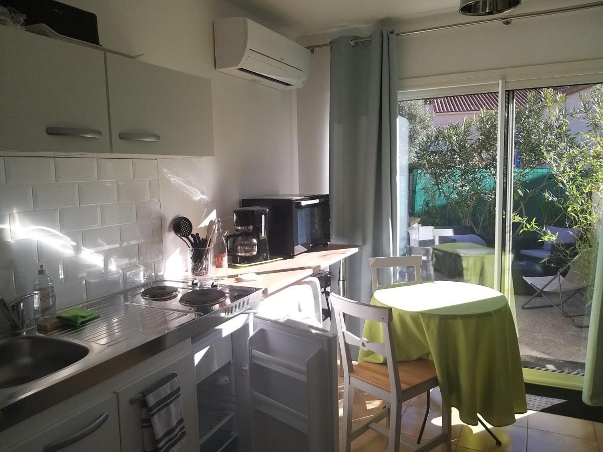 アルルRez De Jardin Cosy Avec Terrasse Fleurieアパートメント エクステリア 写真