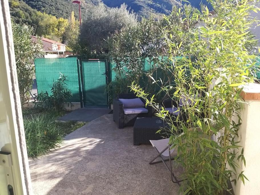 アルルRez De Jardin Cosy Avec Terrasse Fleurieアパートメント エクステリア 写真